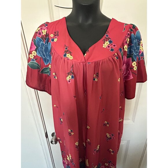 Vintage-Inspired Red Floral Mexican-Style Dress With Short Sleeves & V-Neckline - Picture 3 of 7